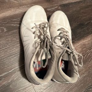 Cheer shoes